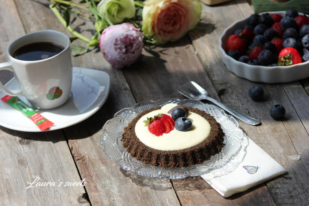 Tarta rapida cu biscuiti low carb si crema de iaurt si ciocolata