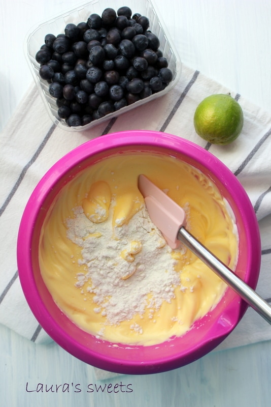Reteta de Trifle cu afine si mango