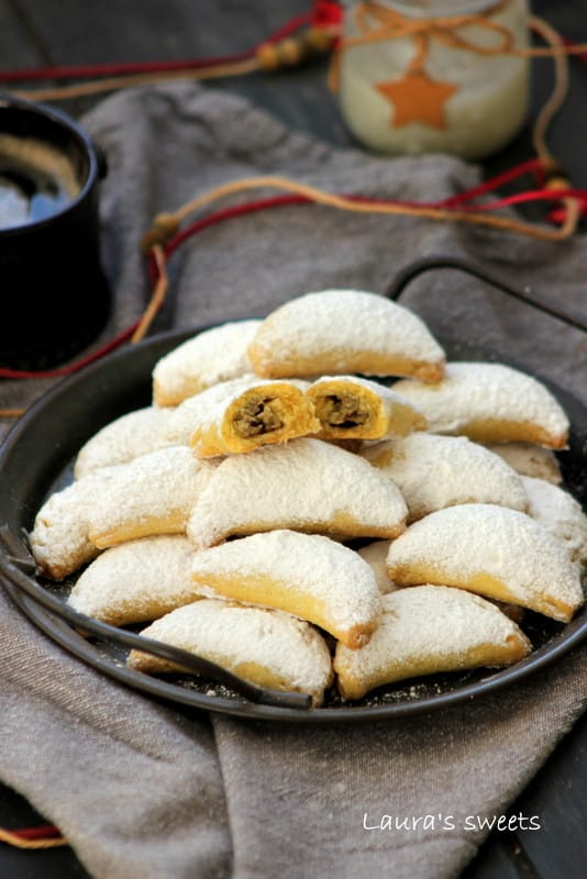 Cornulete fragede cu pasta de fistic
